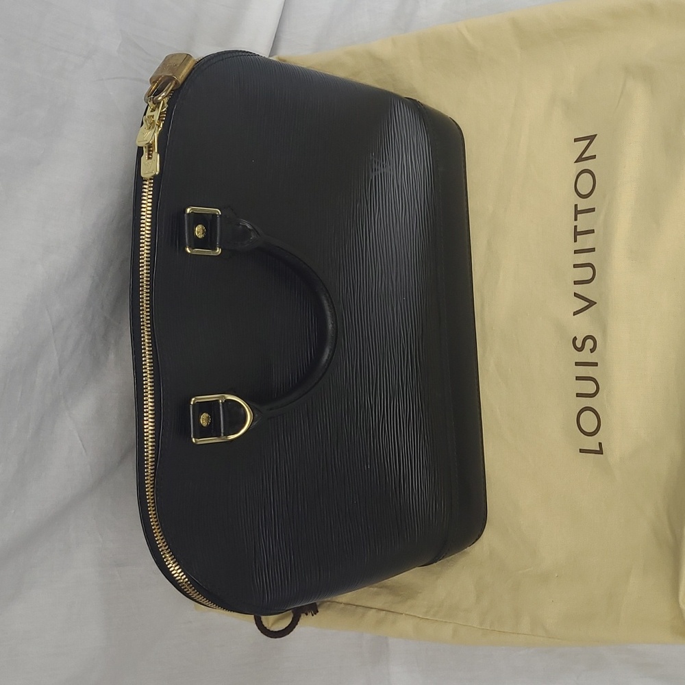 Louis Vuitton Alma Epi Noir BLACK Handbag Purse Leather With Cowhide Trim EUC